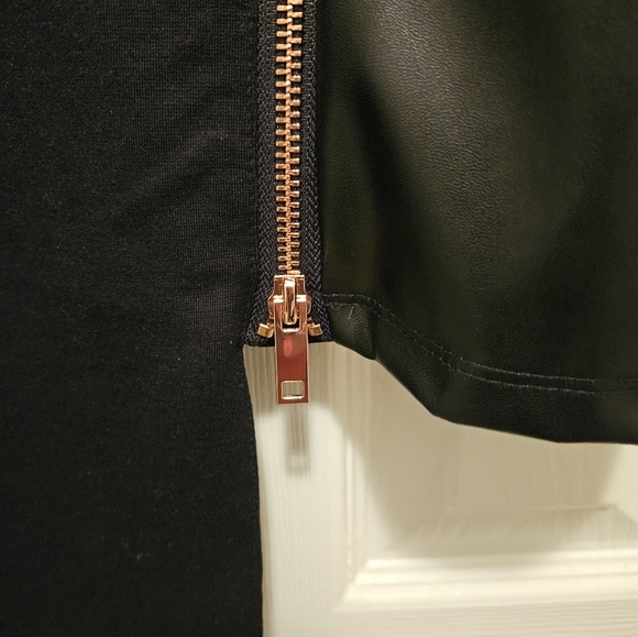 Athena Marie Black Asymmetrical Skirt-Size Medium - Picture 5 of 14